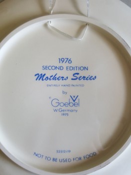 Goebel Wandteller "Mothers Series" 1976 Second Edition